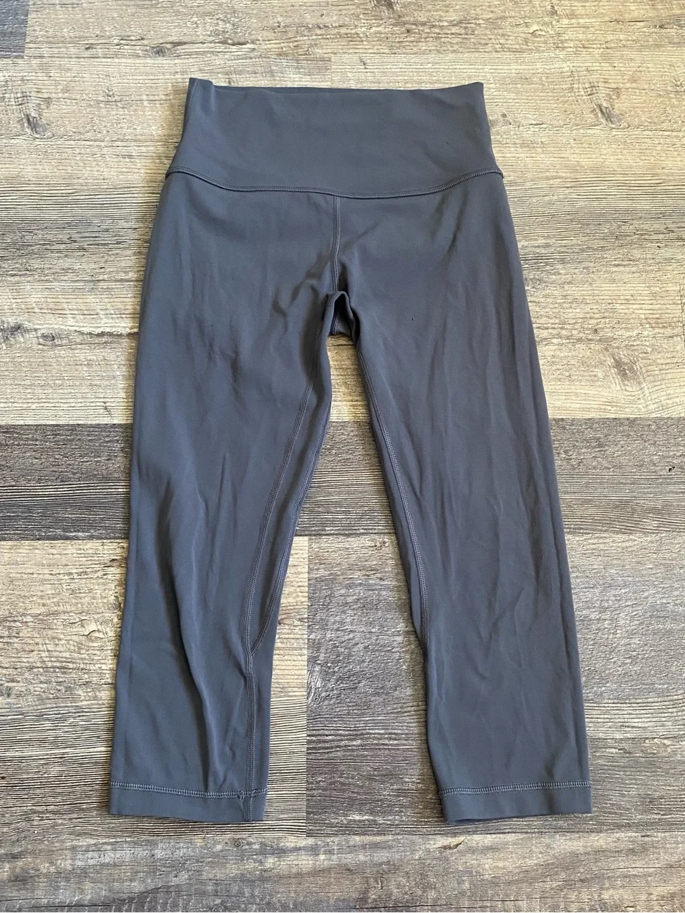 Lululemon Gray cropped capri leggings size 6